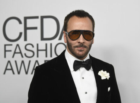 H Estee Lauder διαπραγματεύεται την αγορά του brand Tom Ford