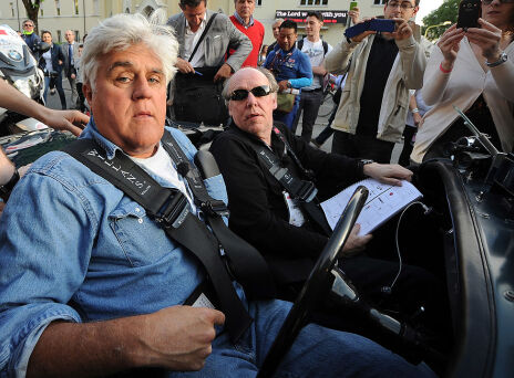 Jay Leno: Πήρε εξιτήριο από το νοσοκομείο - Η πρώτη φωτογραφία μετά το ατύχημα στο γκαράζ του