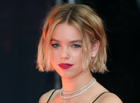 Milly Alcock: Μια μοντέρνα Σταχτοπούτα