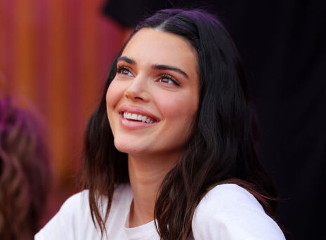 Η Κένταλ Τζένερ φόρεσε το καλσόν της ως παντελόνι – Αυτή είναι η νέα τάση