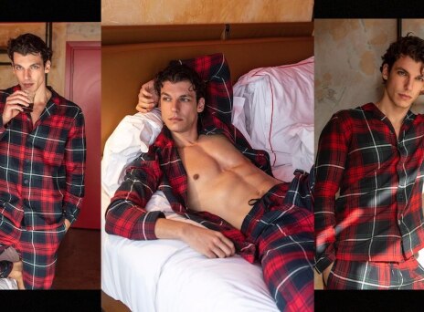 Ο Βασίλης Μίχας με Μακριά Φανελένια Πιτζάμα με Κόκκινο Σκωτσέζικο Καρό Print.