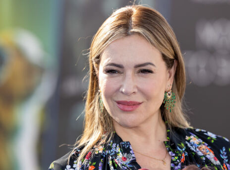 Αλίσα Μιλάνο: Έγινε 50 και το γιορτάζει με μια φωτογραφία... χωρίς φίλτρα