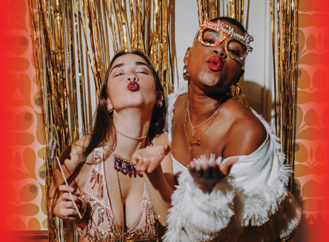 Γιατί φιλιόμαστε τα μεσάνυχτα της Πρωτοχρονιάς