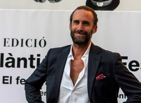 O Τζόζεφ Φάινς ανεβαίνει στο θεατρικό σανίδι