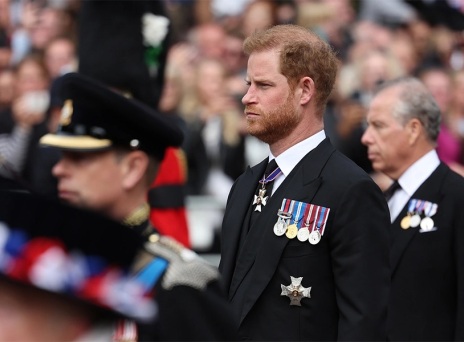 Ο πρίγκιπας Χάρι λέει ότι ανέκαθεν ένιωθε «διαφορετικός» από την οικογένειά του