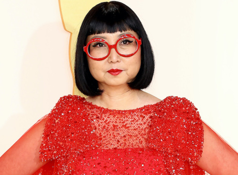 Shirley Kurata: Ποια είναι η ιστορία, το στιλ και η φιλοσοφία της υποψήφιας για Όσκαρ ενδυματολόγου της ταινίας Τα Πάντα Όλα. 