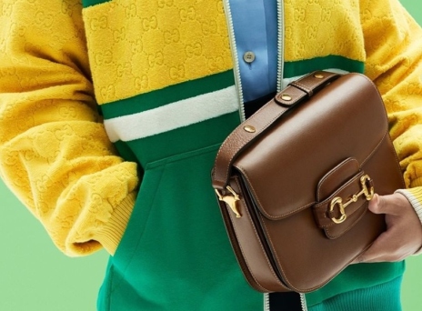 Gucci «1955 Horsebit»: Όλα όσα πρέπει να ξέρεις για την ιστορική τσάντα που διαφήμισε η Έλενα Γαλίφα