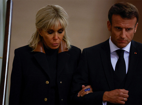 Ο Εμανουέλ Μακρόν με τη σύζυγό του Μπριζίτ