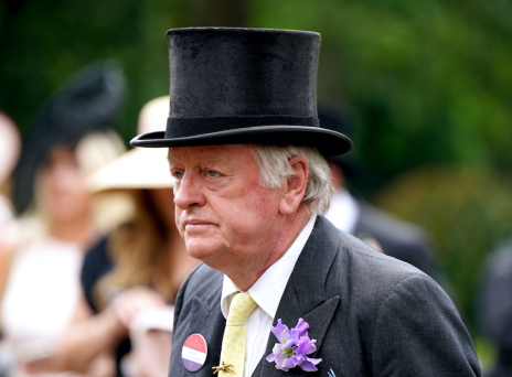 Άντριου Πάρκερ Μπόουλς: Ο πρώην σύζυγος της Καμίλα παρευρέθηκε στη στέψη του Κάρολου