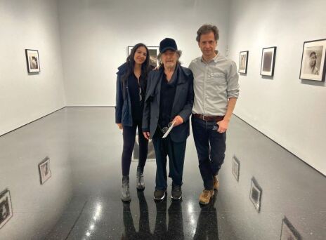 Η Νουρ Αλφαλάχ με τον Αλ Πατσίνο και έναν φίλο τους