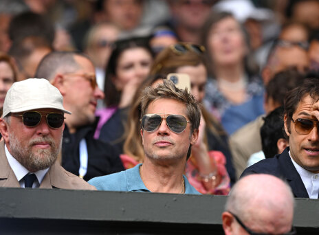 Guy Ritchie, Brad Pitt και Jeremy Kleiner στο Wimbledon 2023