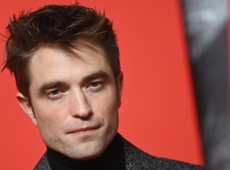 Ο Robert Pattinson αποκάλυψε ότι κοιμόταν σε μια φουσκωτή βάρκα για μήνες	