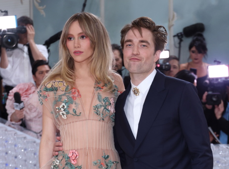 Ο Ρόμπερτ Πάτινσον & η Σούκι Γουότερχαουζ