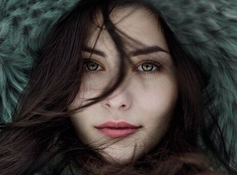 Πώς να προστατεύσεις τα μαλλιά σου τον χειμώνα