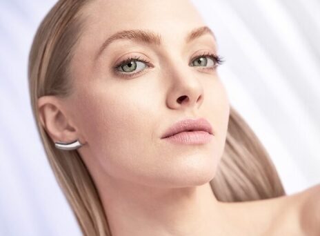 lancome_nikhtes_prix_de_beaute_2023_beautemag_12_23_main-1-696x821