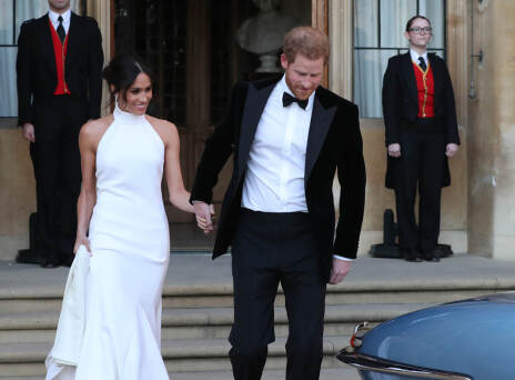 Η Mέγκαν Μάρκλ και ο πρίγκιπας Χάρυ αφήνουν το κάστρο του Winsdor και κατευθύνονται για τη γαμήλια δεξίωση