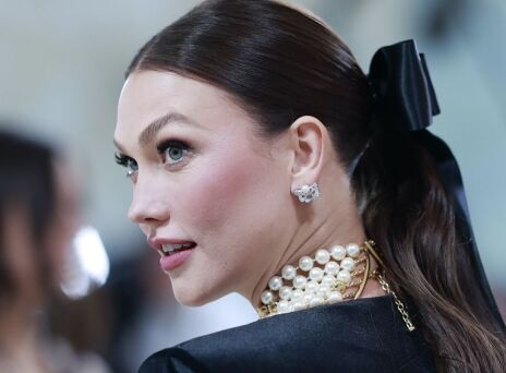 Η Κάρλι Κλος αγόρασε το περιοδικό LIFE