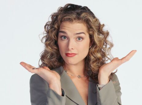 Mε Crocs εμφανίστηκε η Μπρουκ Σιλντς στα βραβεία Tony 2024