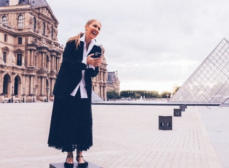 Βόλτα στο Λούβρο για την Σελίν Ντιόν λίγο πριν την τελετή έναρξης των Ολυμπιακών Αγώνων