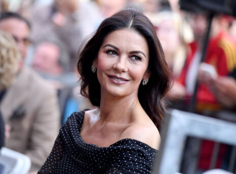 Κάθριν Ζέτα - Τζόουνς: Κλείνει τα 55 και το γιορτάζει με μια γυμνή φωτογραφία