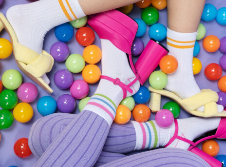 Millennials vs Gen Z: Ένας πόλεμος για τις κάλτσες