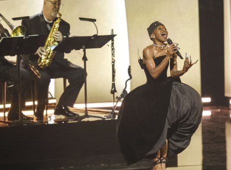 Grammy 2025: Η Σίνθια Ερίβο δεν μπορούσε να βρει τη θέση της και τη μοιράστηκε με την Τέιλορ Σούιφτ