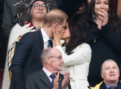 Μέγκαν Μάρκλ: Το παθιασμένο φιλί στον πρίγκιπα Χάρι, στον απόηχο των δηλώσεων του Ντόναλντ Τραμπ