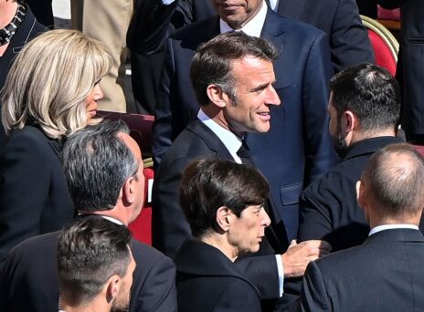 Mπριζίτ Μακρόν: Έσπασε το ενδυματολογικό πρωτόκολλο στην κηδεία του Πάπα - Δεν φόρεσε πέπλο