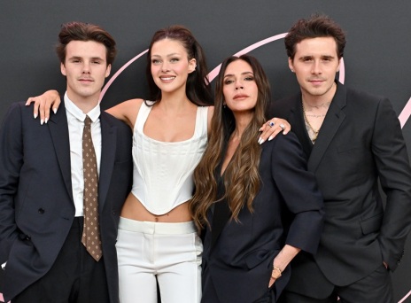 Κρουζ Μπέκαμ, Νίκολα Πελτζ, Βικτόρια Μπέκαμ και Μπρούκλιν Μπέκαμ