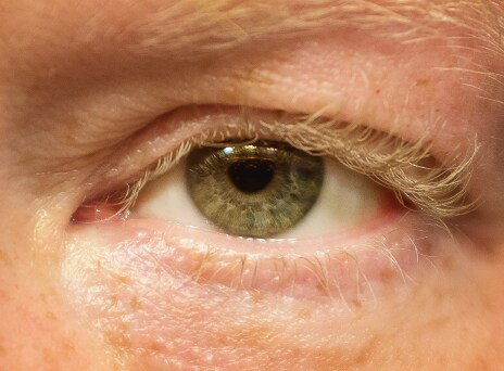 Γιατί κάποιοι άνδρες ξυρίζουν τις βλεφαρίδες τους