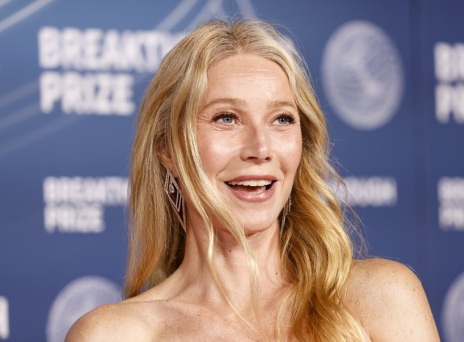 Η Γκουίνεθ Πάλτροου μαγείρεψε topless το πρωινό της και η κόρη της δεν άφησε ασχολίαστη τη δημοσίευση