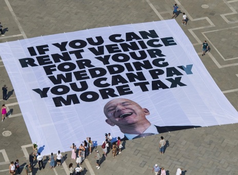 Πώς ο Τζεφ Μπέζος και η Λόρεν Σάντσεζ σχεδιάζουν να ξεγελάσουν τους διαδηλωτές στον γάμο τους στη Βενετία