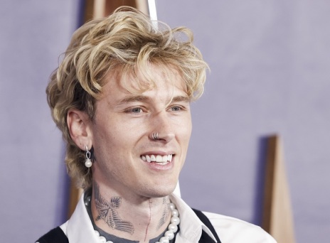Ανησυχία για την υγεία του Machine Gun Kelly μετά τις δηλώσεις του: Δεν τρώω, πίνω μόνο νερό