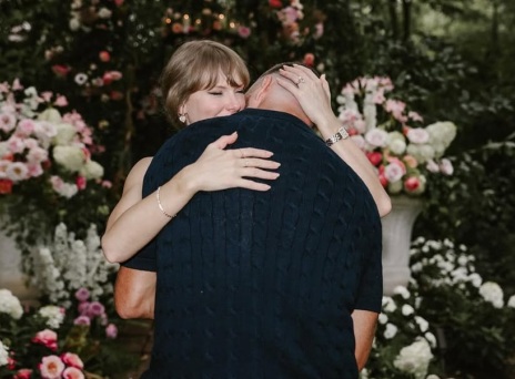 Η κρυφή λεπτομέρεια που έκανε τον αρραβώνα της Τέιλορ Σουίφτ με τον Τράβις Κέλσι ακόμα πιο μαγικό