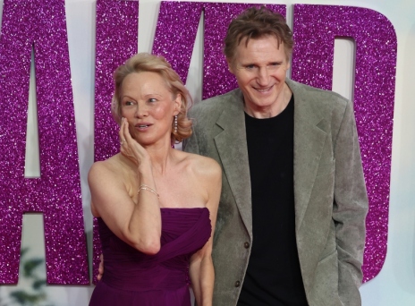 Πάμελα Άντερσον και Λίαμ Νίσον στην πρεμιέρα του «The Naked Gun» 