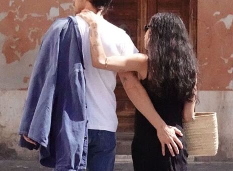 Ο Χάρι Στάιλς δεν κρατήθηκε: Τρυφερές στιγμές με τη Ζόι Κράβιτς στη Ρώμη