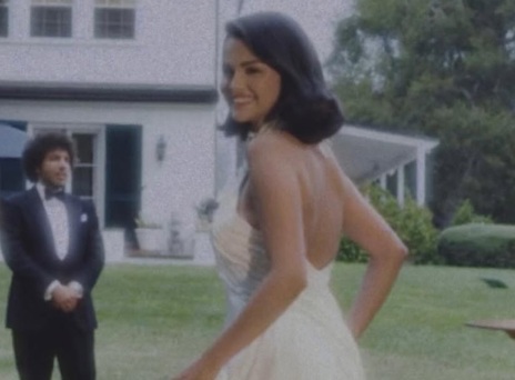 Η Σελένα Γκόμεζ παντρεύτηκε τον Μπένι Μπλάνκο σε μια λαμπερή τελετή στη Σάντα Μπάρμπαρα