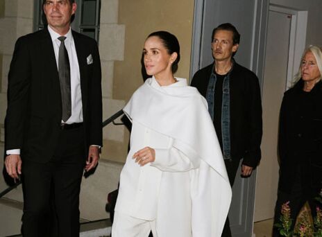 Η Mέγκαν Μαρκλ έκανε την έκπληξη στο σόου του οίκου Balenciaga στο Παρίσι