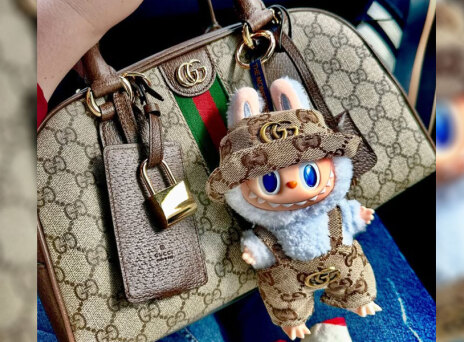 Bag charms στις τσάντες