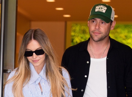 Τους «τσάκωσε» ο φακός: Σίντνεϊ Σούινεϊ και Σκούτερ Μπράουν απολαμβάνουν ρομαντικές στιγμές στο Central Park