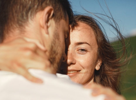 Το τεστ με το πουλί: Το νέο viral τρέντ που δοκιμάζει τη σχέση σου