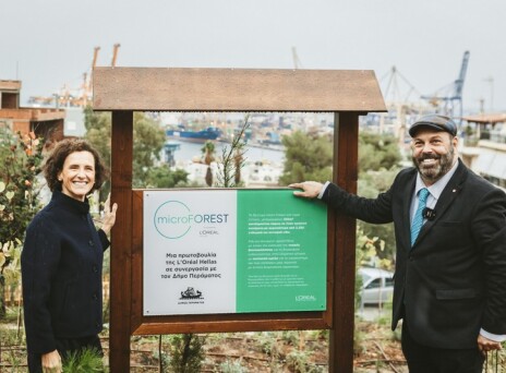 Alessandra Delfini- Country Managing Director της L’Oréal Hellas, Γιάννης Λαγουδάκος - Δήμαρχος Περάματος