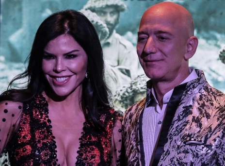 Τζεφ Μπέζος και Λορέν Σάντσεζ 