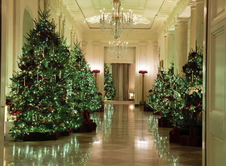 Μελάνια Τραμπ: Υποδέχεται τα Χριστούγεννα του 2025 με θέμα «Το Σπίτι της Καρδιάς»