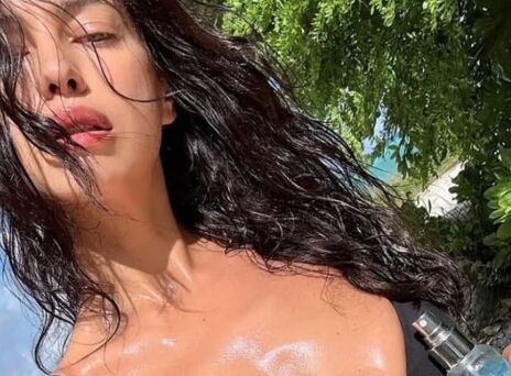 Η Ιρίνα Σάικ στα 40 της: Μπικίνι, τροπικό τοπίο και νέες δηλώσεις για τον Μπράντλεϊ Κούπερ