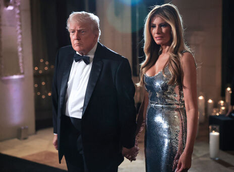 H Μελάνια Τραμπ κλέβει την παράσταση στο λαμπερό ρεβεγιόν του Mar-a-Lago 