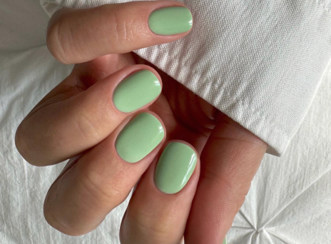 Mint nails: Το ουδέτερο μανικιούρ που θα λατρέψετε