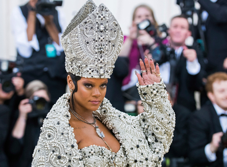 Η Rihanna επιστρέφει