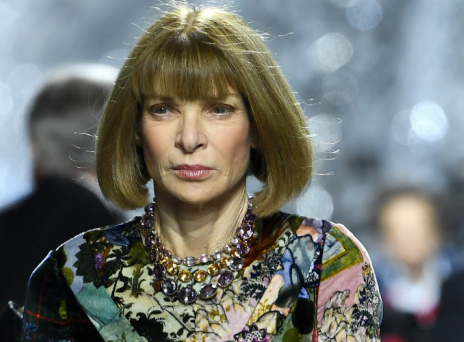 O «διάβολος της μόδας» Άννα Γουίντουρ αποκάλυψε ποιον δεν καλέσει ποτέ ξανά στο Met Gala (video)