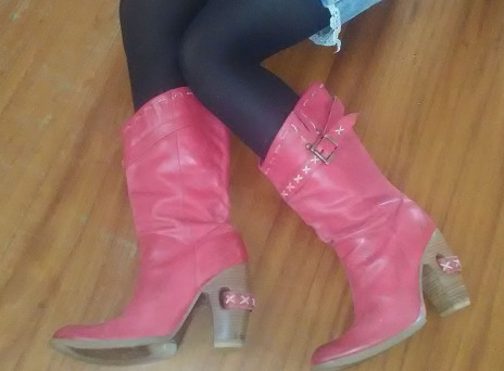 Οι κόκκινες καουμπόικες μπότες μου σκίζουν!